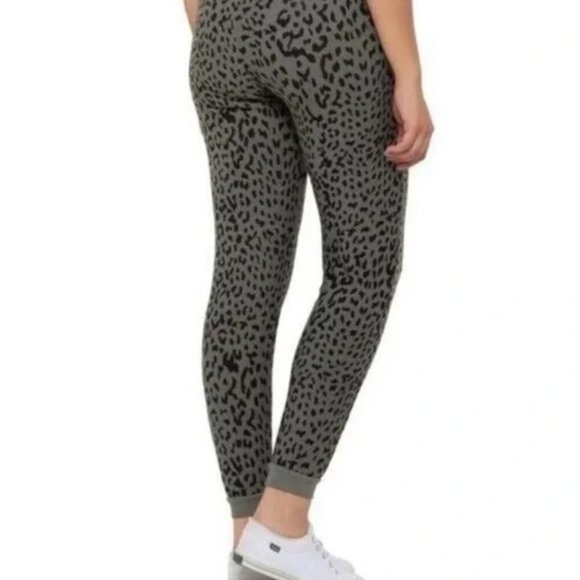 Chaser Green and Black Leopard Print Cozy Joggers Size Small - Picture 2 of 2